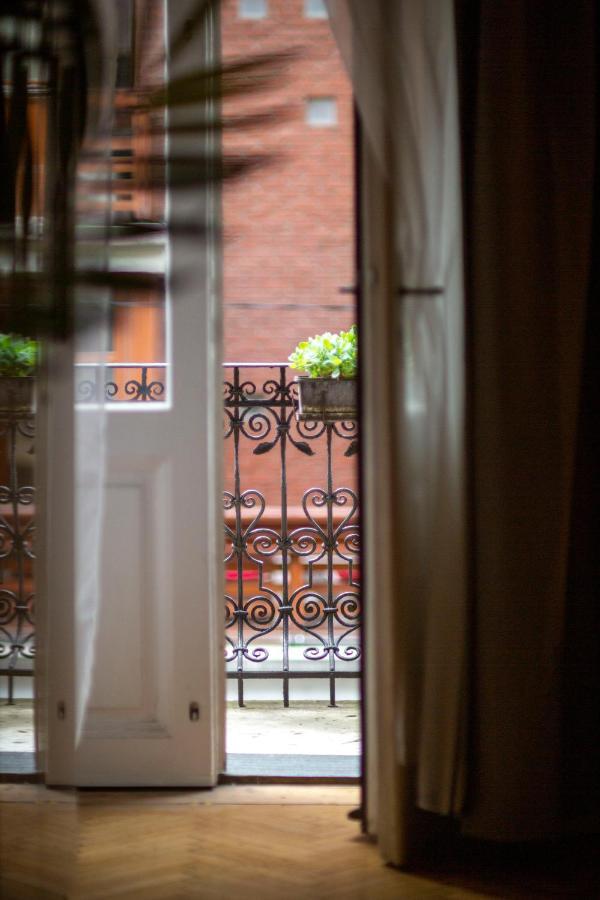 Spacious & Cozy Downtown Apartment With Balcony Budapest Eksteriør bilde