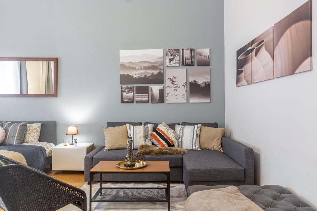 Spacious & Cozy Downtown Apartment With Balcony Budapest Eksteriør bilde