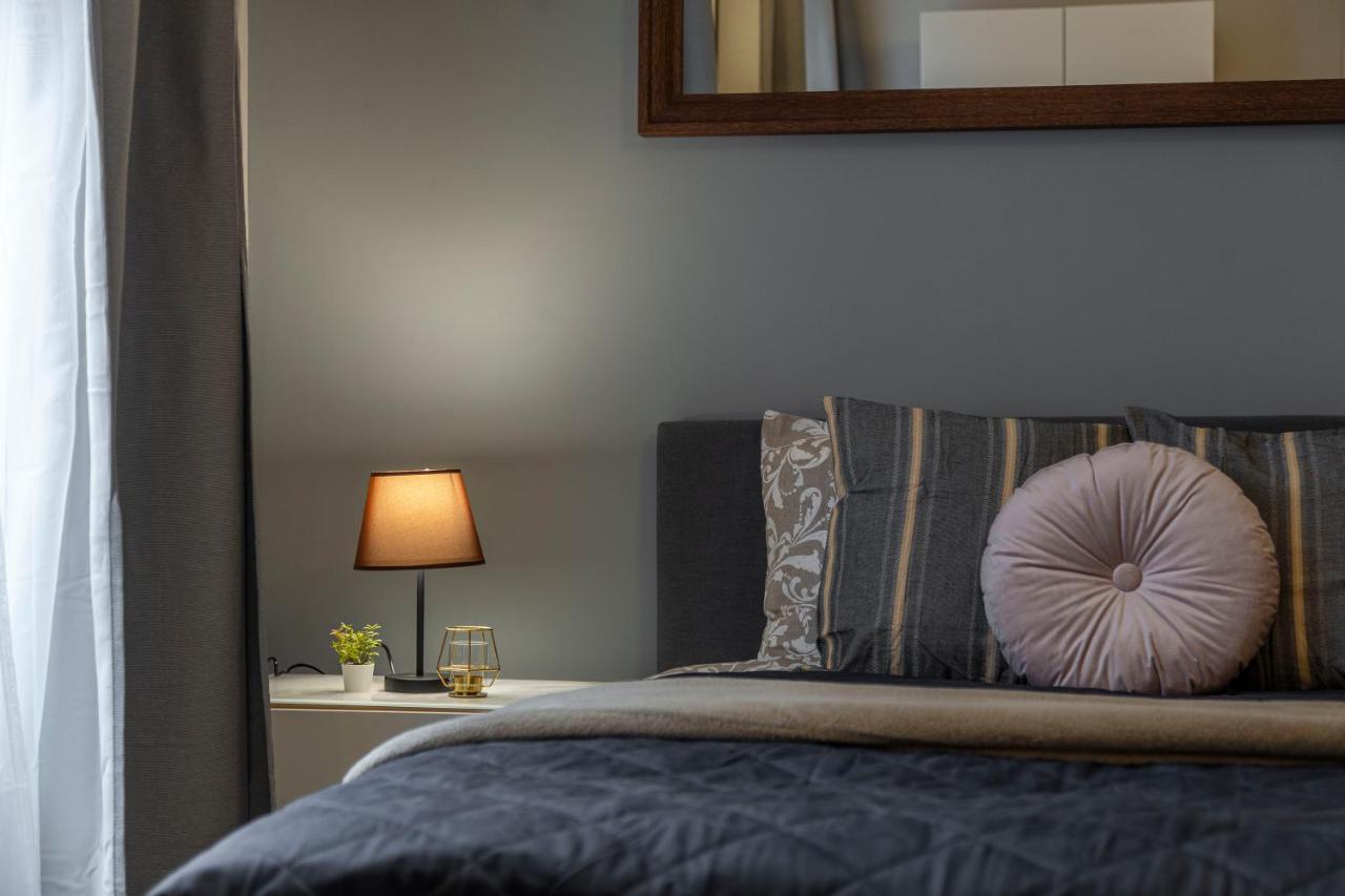 Spacious & Cozy Downtown Apartment With Balcony Budapest Eksteriør bilde