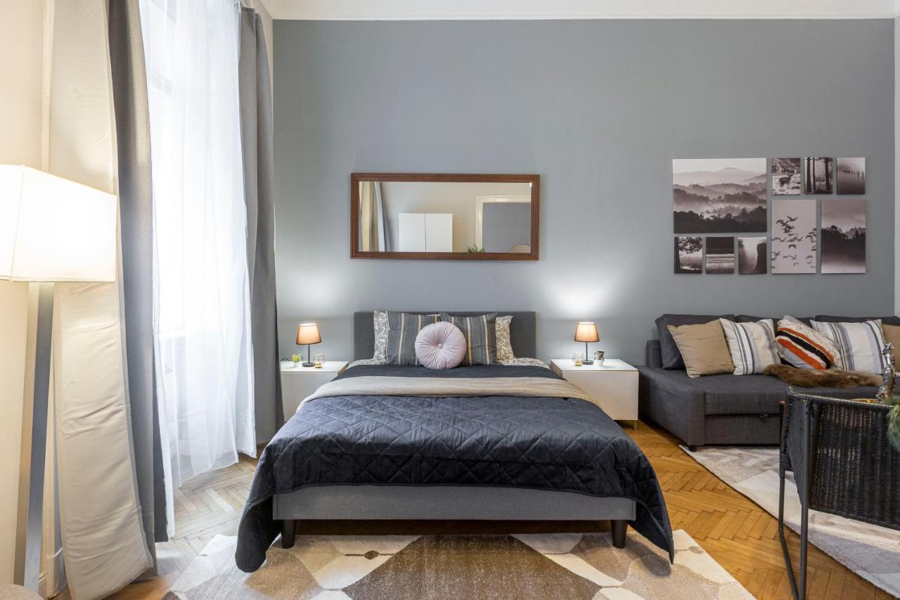 Spacious & Cozy Downtown Apartment With Balcony Budapest Eksteriør bilde