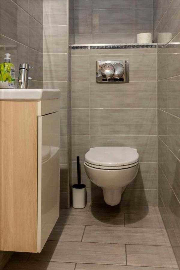 Spacious & Cozy Downtown Apartment With Balcony Budapest Eksteriør bilde