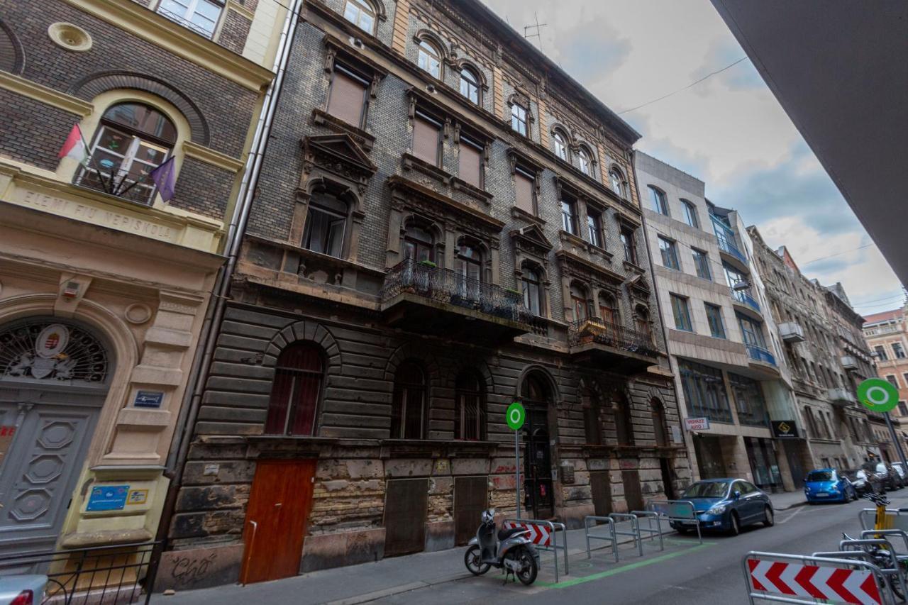 Spacious & Cozy Downtown Apartment With Balcony Budapest Eksteriør bilde