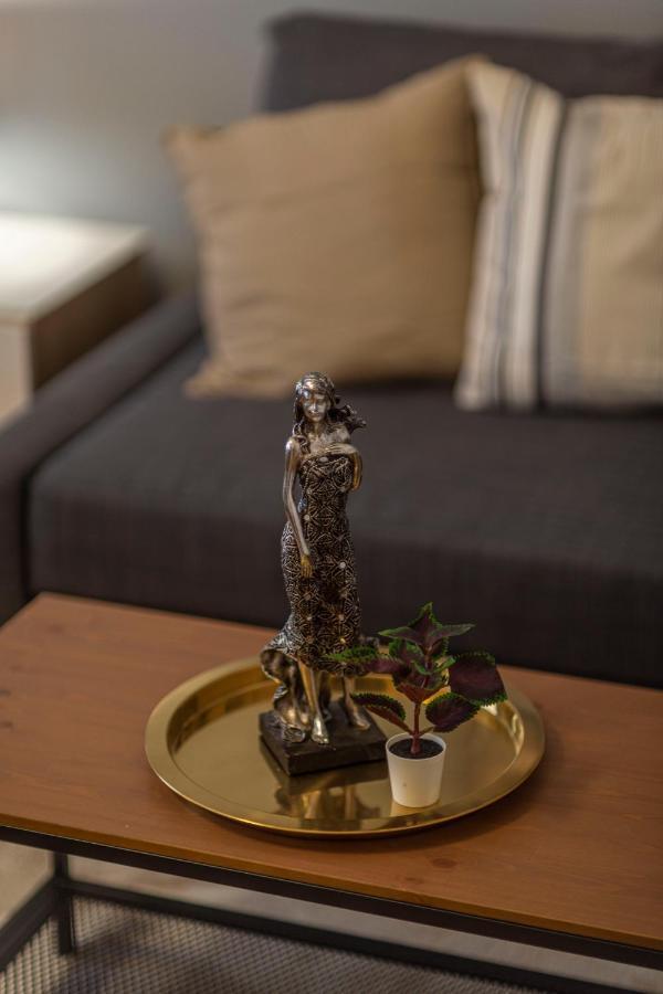 Spacious & Cozy Downtown Apartment With Balcony Budapest Eksteriør bilde
