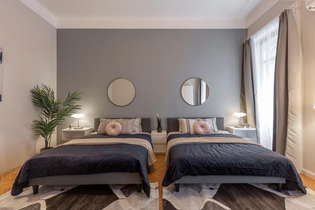 Spacious & Cozy Downtown Apartment With Balcony Budapest Eksteriør bilde