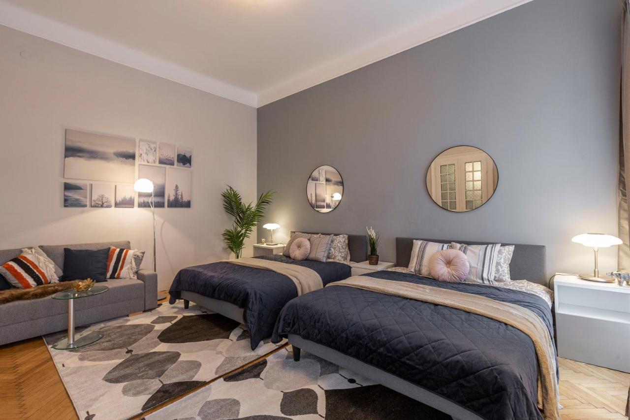 Spacious & Cozy Downtown Apartment With Balcony Budapest Eksteriør bilde